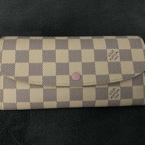 Louis Vuitton Emilie Wallet